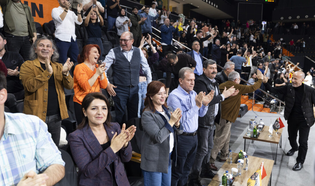 BAŞKAN SEÇER VE MERAL SEÇER, MSK-ALİAĞA PETKİM KARŞILAŞMASINI İZLEDİ Türkiye Belediyeler Birliği (TBB) Başkan