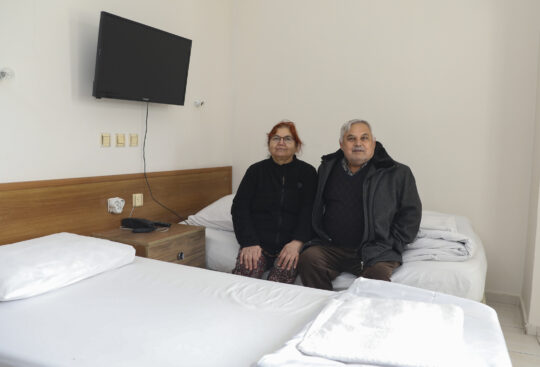 BÜYÜKŞEHİR REFAKATÇİ EVİ İLÇELERDEN GELEN VATANDAŞIN YÜKÜNÜ HAFİFLETİYOR Mersin Büyükşehir Belediyesi’nin, uzak ilçelerden