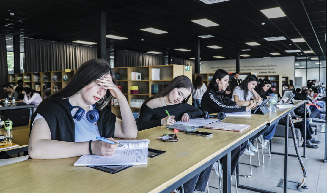 BÜYÜKŞEHİR OKUMA SALONLARI GÜVENLİ VE KONFORLU BİR ÇALIŞMA ORTAMI SUNUYOR Eğitime ve bilime verdiği önemi