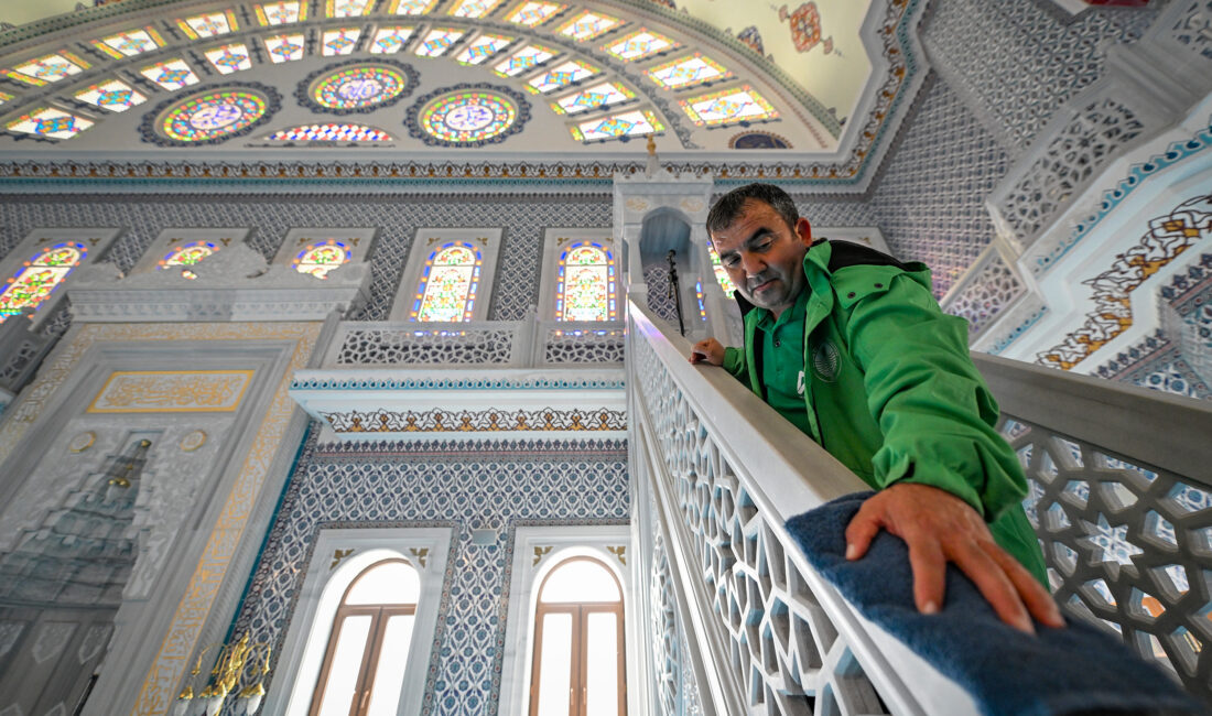 MERSİN BÜYÜKŞEHİR KENT GENELİNDE İBADETHANELERİ TİTİZLİKLE TEMİZLİYOR Vatandaşların sağlıklı ve hijyenik ortamlarda