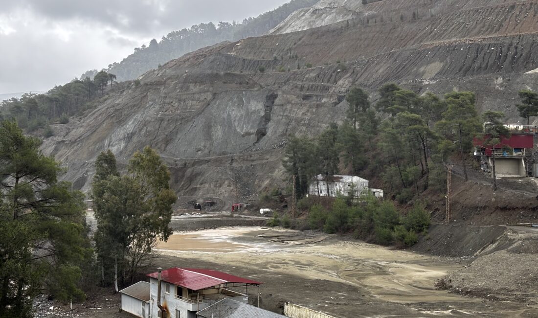 Toroslar’da krom atığı tesisinde yine göçük meydana geldi Başkan Yıldız, isyan etti! Toroslar’da orman alanı içinde