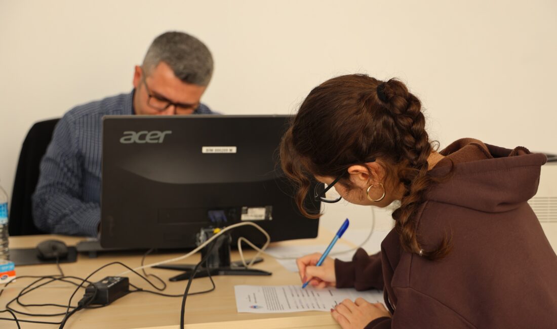 TOROSLAR BELEDİYESİ ÖĞRENİM YARDIMININ İLK TAKSİDİNİ HESAPLARA YATIRDI Toroslar Belediyesi, 2025-2026 eğitim