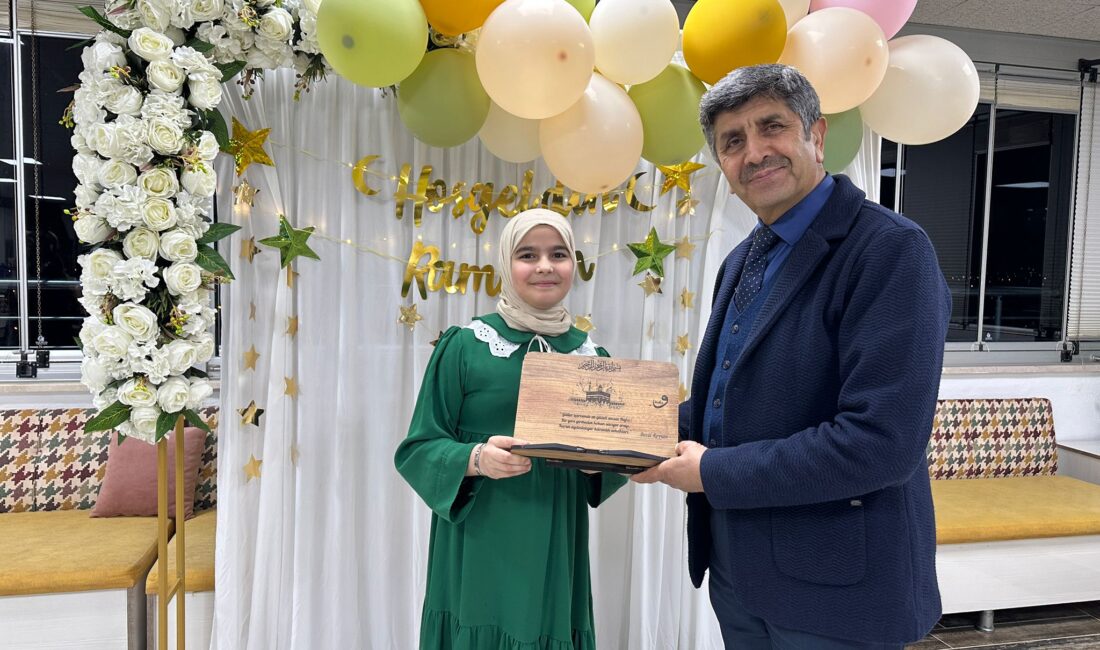 İlçe Müftüsü Mehmet Fidan, Hafızlık Öğrencileriyle Aynı Sofrada Mersin’in Anamur ilçesinde hafızlık