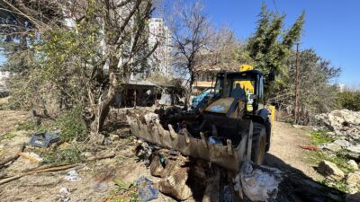 Mezitli Belediyesi ekipleri, gerçekleştirdikleri temizlik