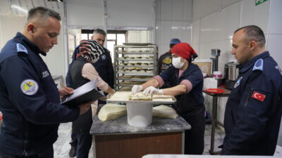 Erdemli Belediyesi Zabıta Müdürlüğü ekipleri,