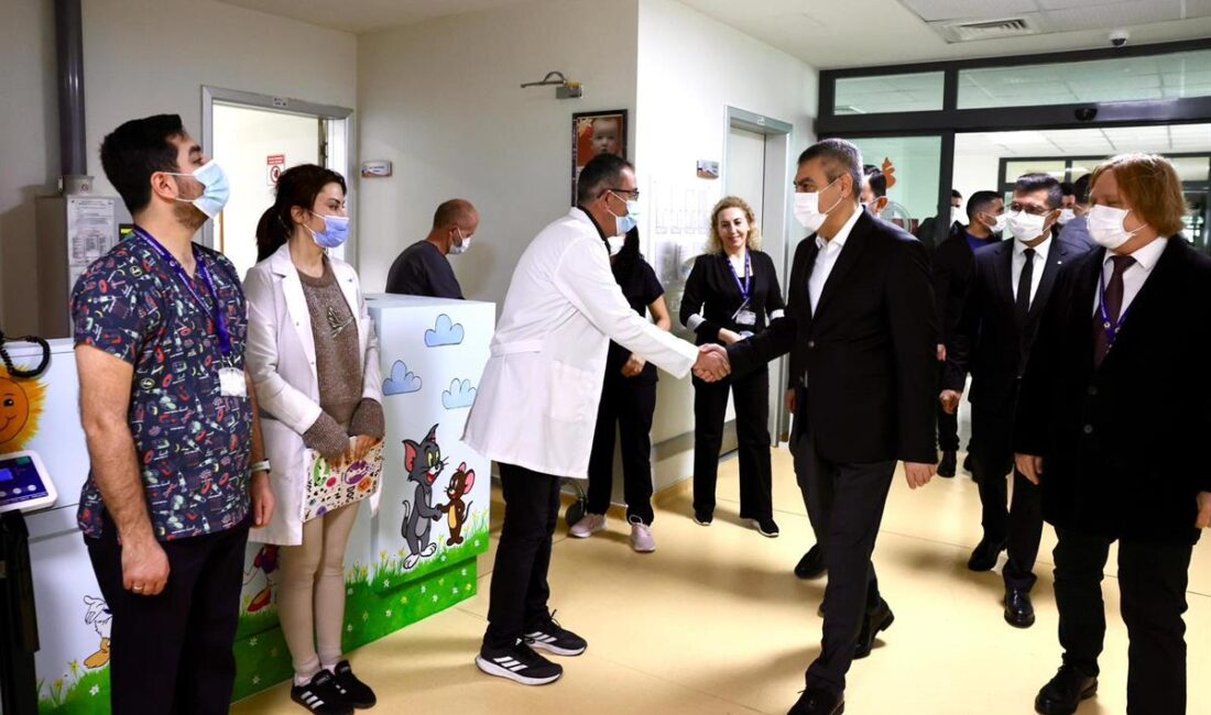 VALİ ATİLLA TOROS, MERSİN ÜNİVERSİTESİ ONKOLOJİ HASTANESİNİ ZİYARET ETTİ Mersin Valisi Atilla Toros,