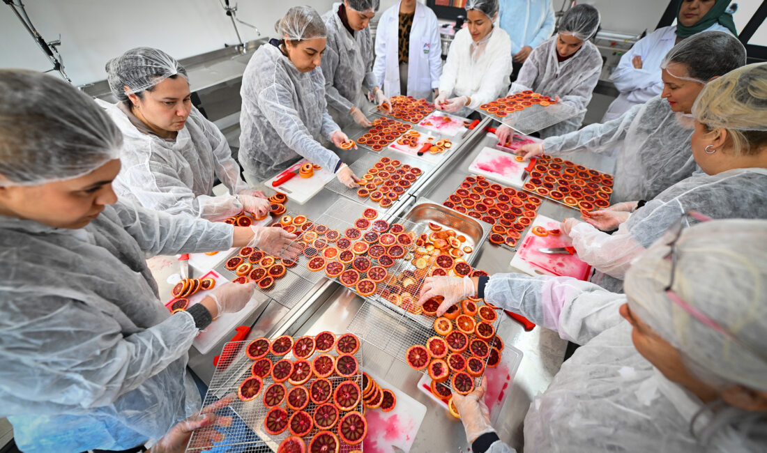 BÜYÜKŞEHİR’İN KÖYÜMÜZ ATÖLYE PROJESİYLE KADIN EMEĞİ PROFESYONEL ÜRETİME DÖNÜŞÜYOR Üreticilere destekleri ve yerel