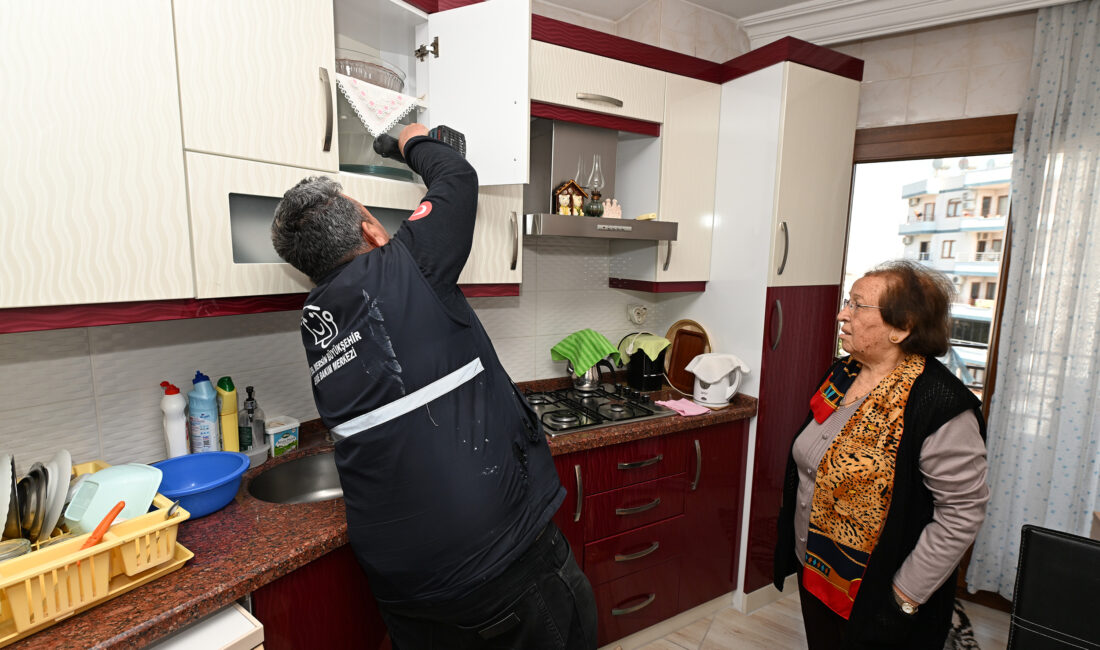 BÜYÜKŞEHİR, “YAŞLI DESTEK HİZMETLERİ” İLE YAŞ ALMIŞ YURTTAŞLARA BİR TELEFON KADAR YAKIN Mersin Büyükşehir Belediyesi, Sağlık