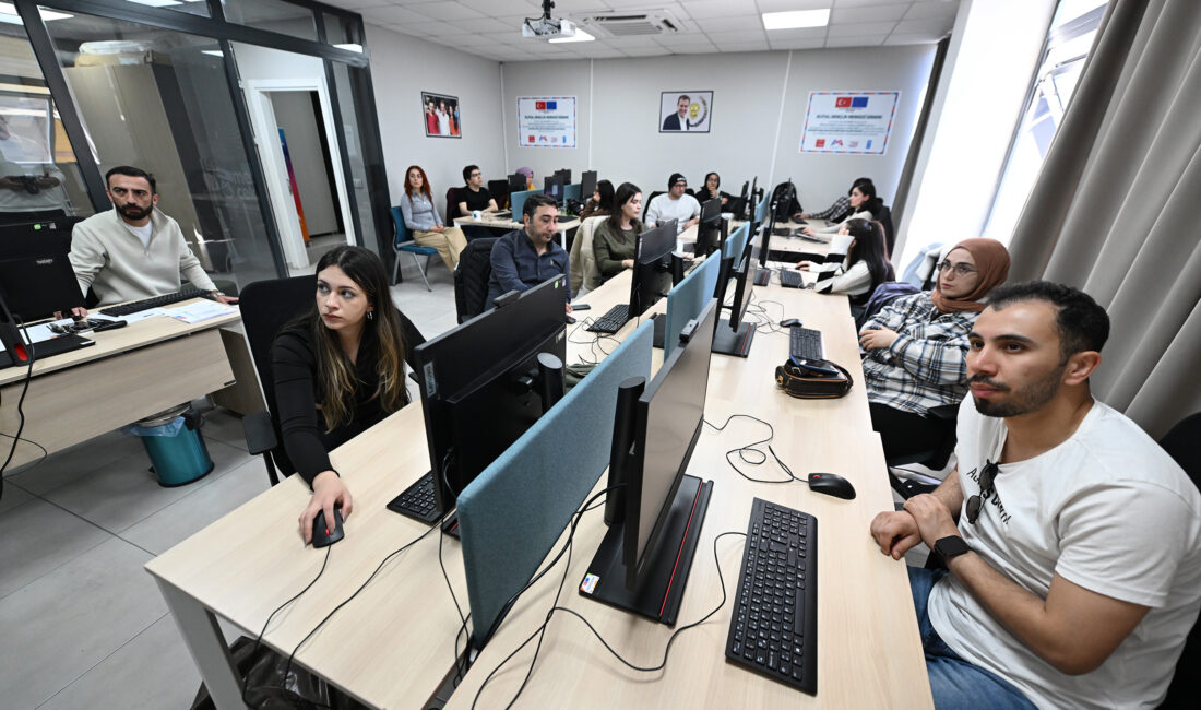 BÜYÜKŞEHİR, GENÇLERİ DİJİTAL GELECEĞİN MESLEKLERİNE HAZIRLIYOR Mersin Büyükşehir Belediyesi, Meslek