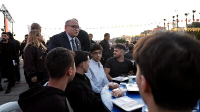 Ramazan ayında dualar arşa yükseliyor,