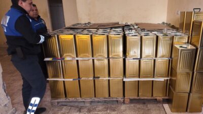 Akdeniz Belediyesi Zabıta Müdürlüğü ekipleri,