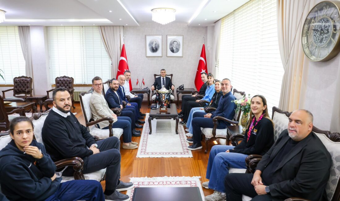 Mersin Valisi Atilla Toros, Çimsa ÇBK Mersin heyetini kabul etti Mersin Valisi Atilla Toros, Çimsa ÇBK Mersin heyetini kabul etti