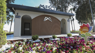 BÜYÜKŞEHİR’İN SAHİL BANDINA KAZANDIRDIĞI MESCİT VATANDAŞLARIN KULLANIMINA SUNULDU Mersin Büyükşehir Belediyesi, vatandaşların ihtiyaçlarını