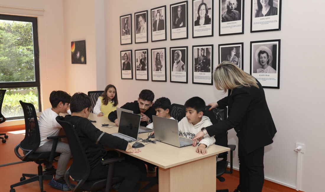 BÜYÜKŞEHİR’İN MEZİTLİ ÇOCUK KAMPÜSÜ İLE ÇOCUKLAR TEKNOLOJİ ÇAĞINI YAKALIYOR