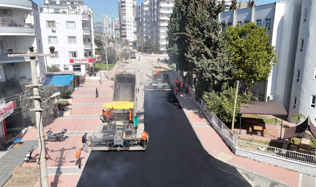 BÜYÜKŞEHİR’İN YOL YAPIM EKİPLERİ YOĞUN KULLANILAN GÜZERGÂHLARDA YOL YENİLEME MESAİSİNDE Mersin Büyükşehir Belediyesi Yol