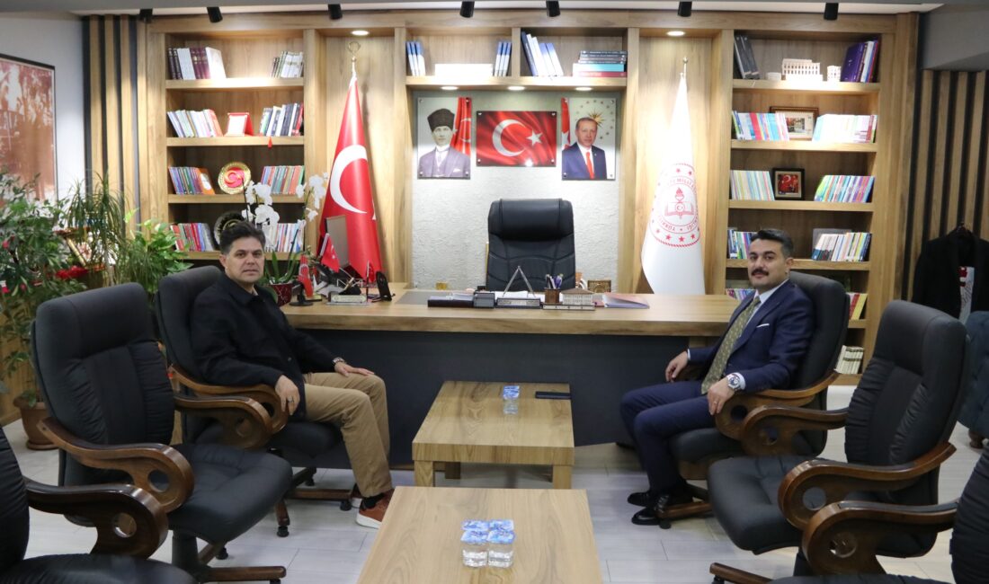 ÖZDEMİRCİ, SİVAS İL MİLLÎ EĞİTİM MÜDÜRÜ FATİH ERDOĞAN’I ZİYARET ETTİ İl Millî Eğitim Müdürü