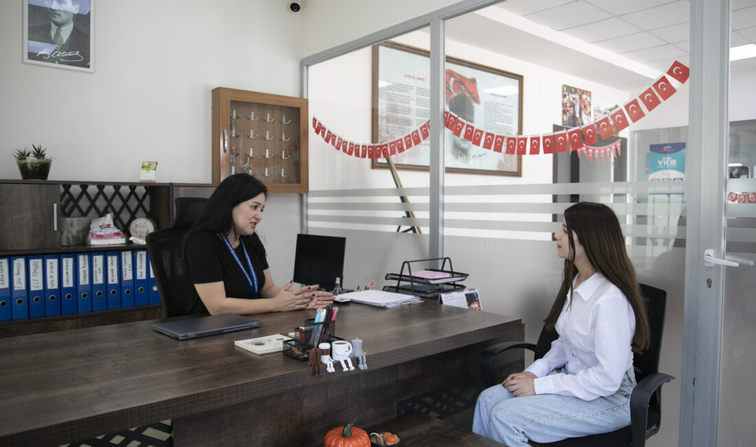 BÜYÜKŞEHİR’İN REHBERLİK DESTEĞİ ÖĞRENCİLERİ SINAV YOLCULUĞUNDA YALNIZ BIRAKMIYOR Mersin Büyükşehir Belediyesi’nin, Toroslar