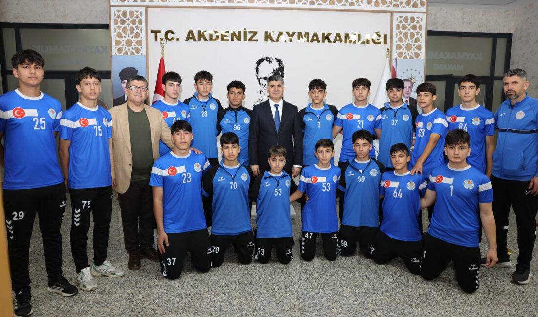 Türkiye Şampiyonası’na Katılacak Olan U-15 Futbol Takımı Kaymakam Şener’i Ziyaret Etti