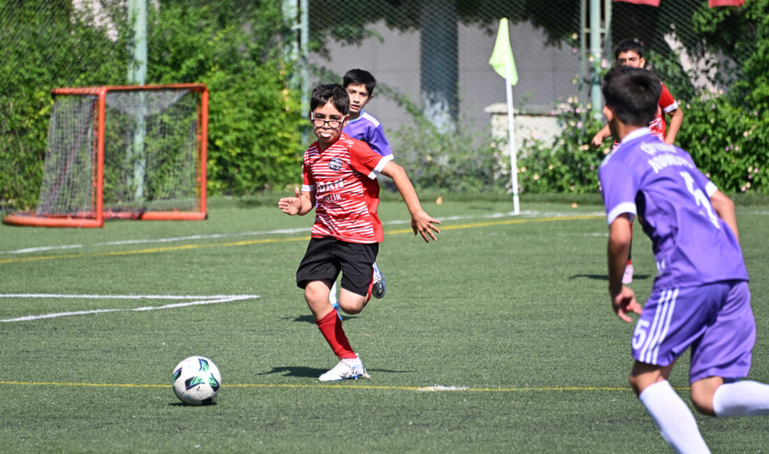 BÜYÜKŞEHİR EV SAHİPLİĞİNDEKİ ‘U-11 VE U-12 ÇOCUK FUTBOL ŞENLİĞİ’ DEVAM EDİYOR Geleneksel hale gelen ve binlerce