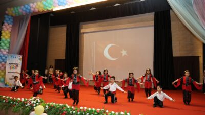 ÇOCUK ŞENLİĞİNE DÖNÜŞEN KUTLAMA Toroslar Belediyesi bünyesinde hizmet veren