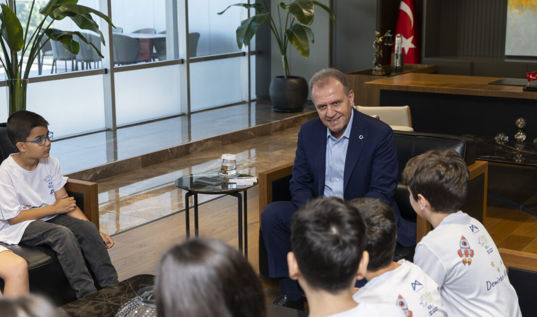MERSİN BÜYÜKŞEHİR’İN MERCAN ROBOTİK TAKIMI ÖĞRENCİLERİNDEN BAŞKAN SEÇER’E ZİYARET MERSİN BÜYÜKŞEHİR’İN MERCAN ROBOTİK TAKIMI ÖĞRENCİLERİNDEN BAŞKAN SEÇER’E ZİYARET