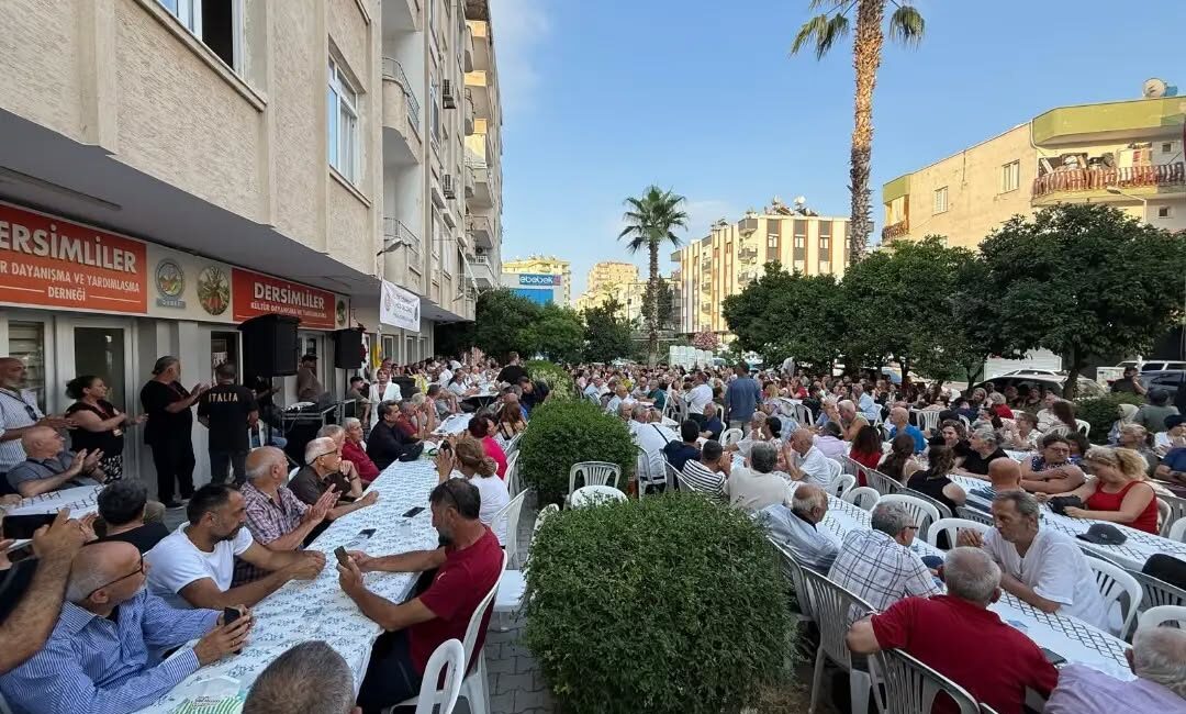 Mersin Dersimliler Derneği’nden Aşure Lokması Programı Mersin Dersimliler Derneği’nin ev