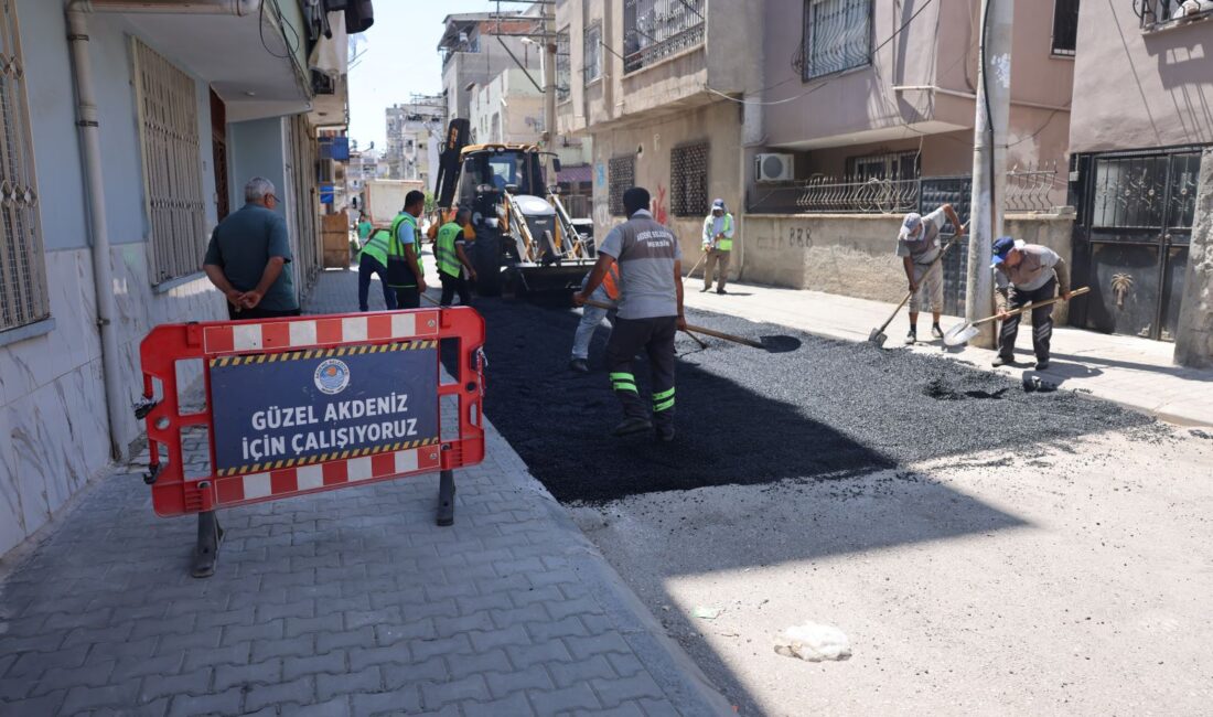 Akdeniz’de Yol ve Kaldırım Çalışmaları Sürüyor Akdeniz Belediyesi, ilçe genelinde zamanla