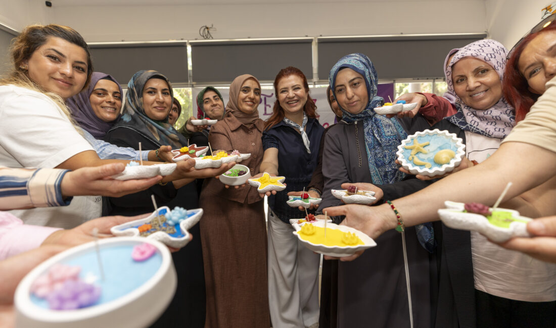 ‘EVİMİZ ATÖLYE PROJESİ’ KADINLARA YENİ ÜRETİM ALANLARI SUNMAYA DEVAM EDİYOR ‘EVİMİZ ATÖLYE PROJESİ’ KADINLARA YENİ ÜRETİM ALANLARI SUNMAYA DEVAM EDİYOR