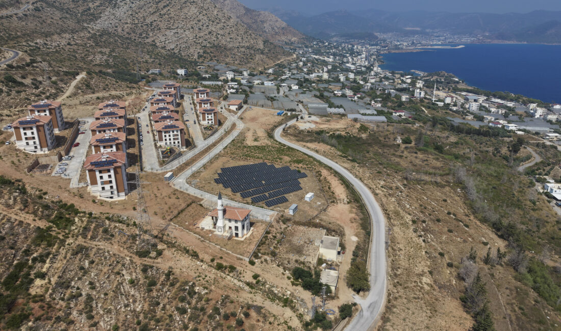 BÜYÜKŞEHİR’DEN AYDINCIK’TA HEM ÜRETİCİYE VE HEM DE VATANDAŞA KONFORLU ULAŞIM Mersin Büyükşehir Belediyesi, Aydıncık ilçesinde