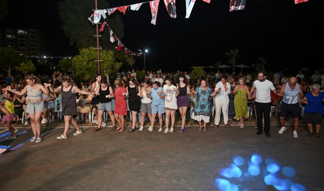 TÖMÜK’TE YAZ AKŞAMI BÜYÜKŞEHİR’İN ŞARKILARIYLA DAHA GÜZEL Mersin Büyükşehir Belediyesi Kültür, Sanat