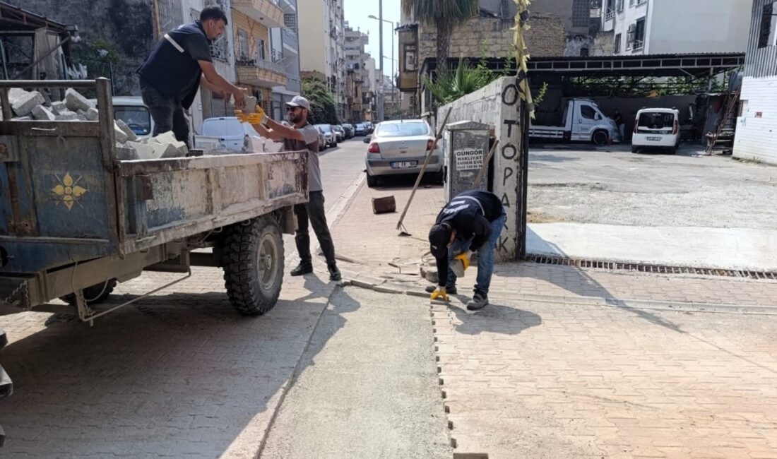 “AKDENİZ’DE YENİ YOLLAR AÇILIYOR, SOKAK VE KALDIRIMLAR YENİLENİYOR”