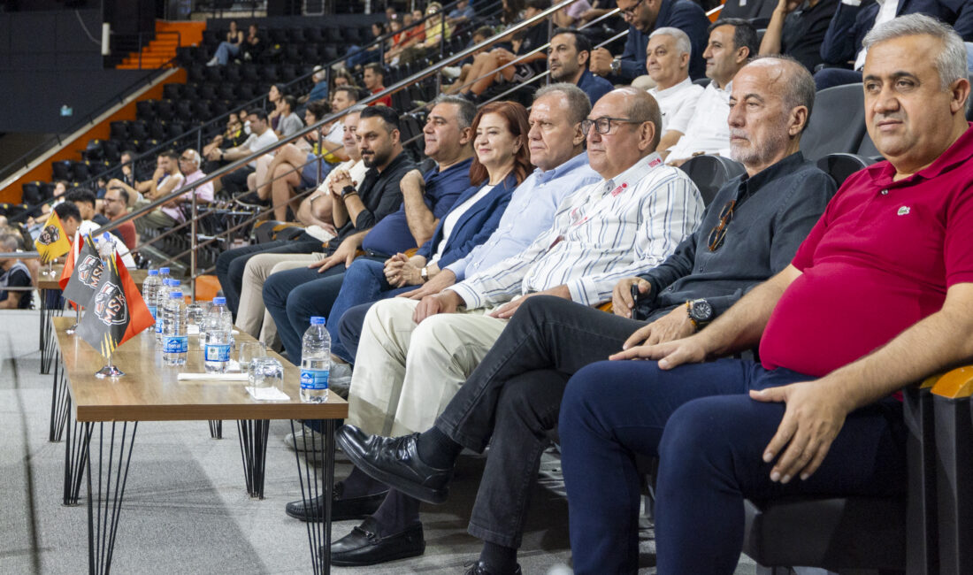BAŞKAN SEÇER VE MERAL SEÇER CARETTALARA TRİBÜNDEN DESTEK VERDİ Mersin Spor Kulübü (MSK), Türkiye
