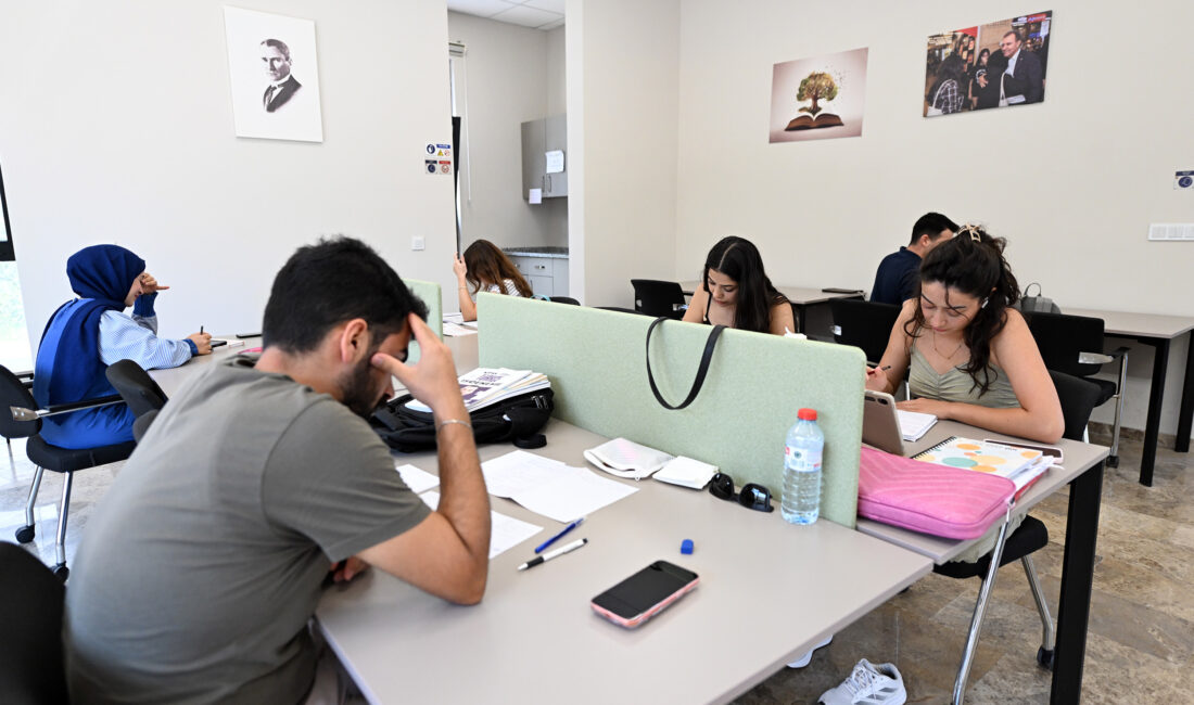 SİLİFKE SOSYAL YAŞAM MERKEZİ ÖNEMLİ BİR BOŞLUĞU DOLDURDU Mersin Büyükşehir Belediyesi’nin ‘Silifke Sosyal