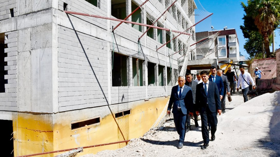 ÖZDEMİRCİ, SİLİFKE AHMET NECATİ HANCIOĞLU İLKOKULU İNŞAAT ALANINDA İNCELEMELERDE BULUNDU İl Millî Eğitim Müdürü Muhammed
