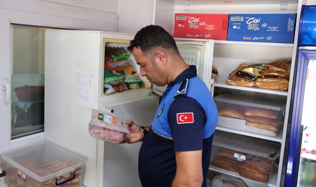 TOROSLAR ZABITASI OKUL KANTİNLERİNİ DENETLEDİ Toroslar Belediyesi Zabıta Müdürlüğü ekipleri,
