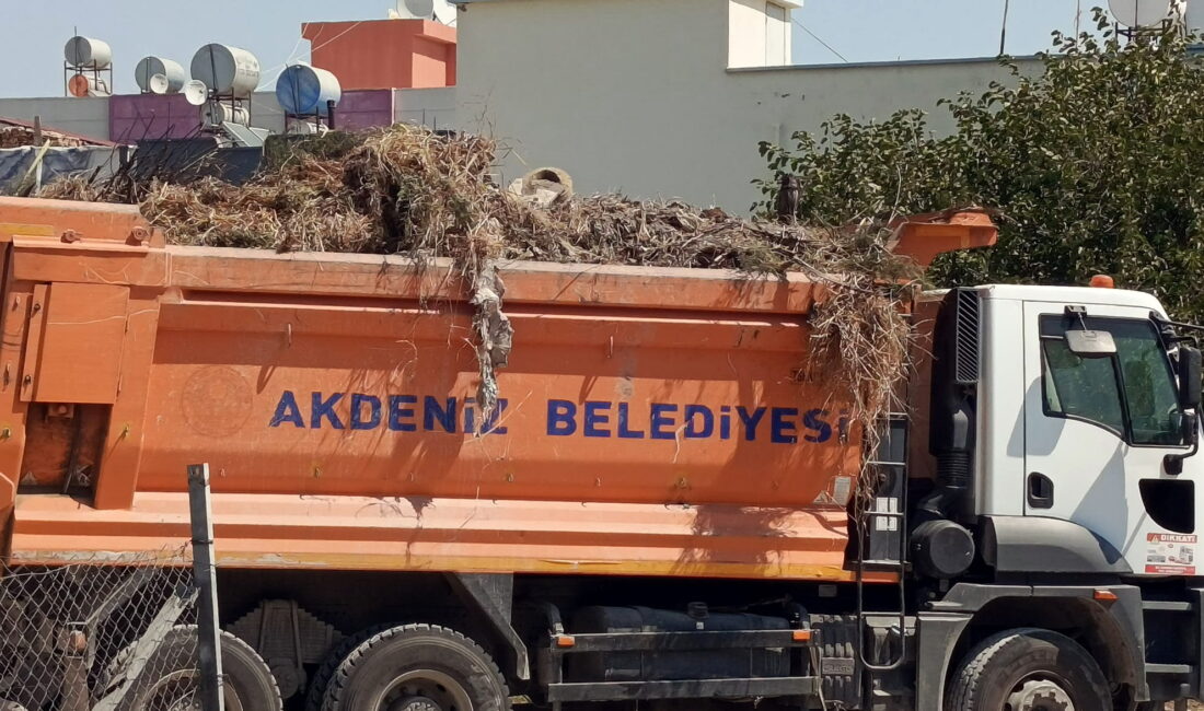 AKDENİZ’DE YOL DÜZENLEME VE ISLAH ÇALIŞMALARI DEVAM EDİYOR