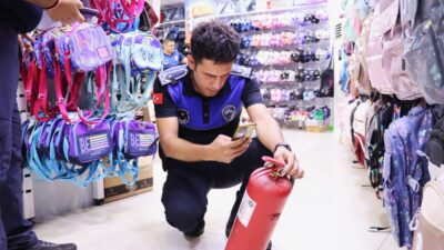 Toroslar Belediyesi Zabıta Müdürlüğü ekipleri,
