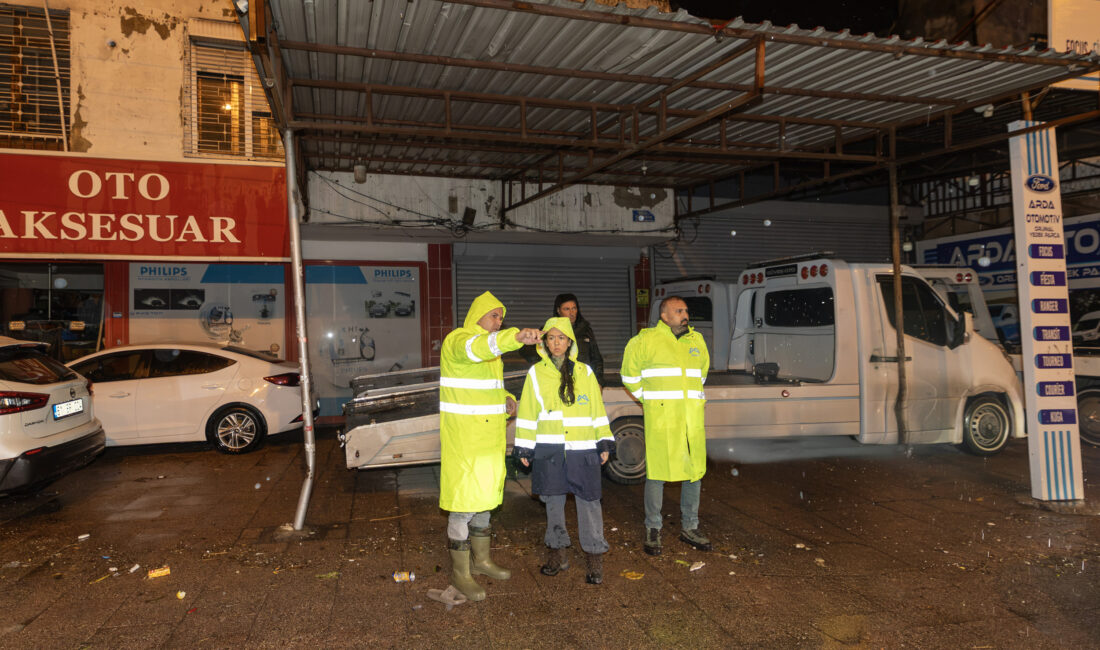 BAŞKAN VEKİLİ GENÇ, YAĞIŞTAN ETKİLENEN MAHALLELERDE VATANDAŞLARI DİNLEDİ Mersin Büyükşehir Belediyesi Başkan Vekili