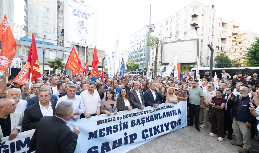 CHP MERSİN İL BAŞKANLIĞI ‘MERSİN BAŞKANLARINA SAHİP ÇIKIYOR’ BULUŞMASI DÜZENLEDİ CHP MERSİN İL BAŞKANLIĞI ‘MERSİN BAŞKANLARINA SAHİP ÇIKIYOR’ BULUŞMASI DÜZENLEDİ
