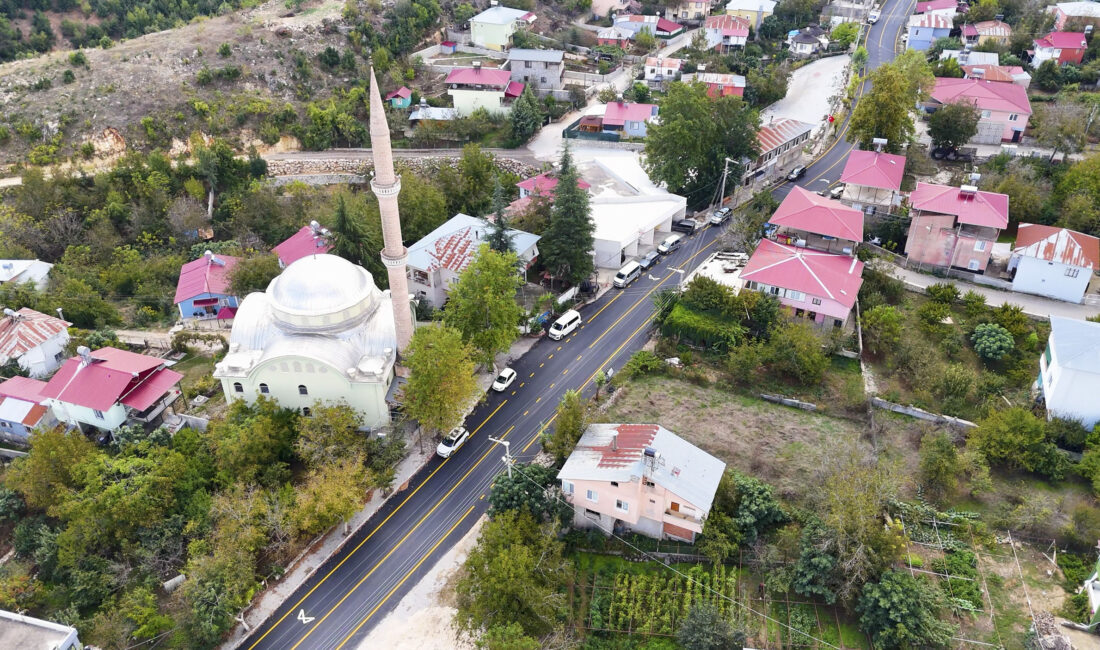 BÜYÜKŞEHİR’İN YOL YAPIM EKİPLERİNDEN TOROSLAR’DA KAPSAMLI YOL ÇALIŞMASI Mersin Büyükşehir Belediyesi, kent