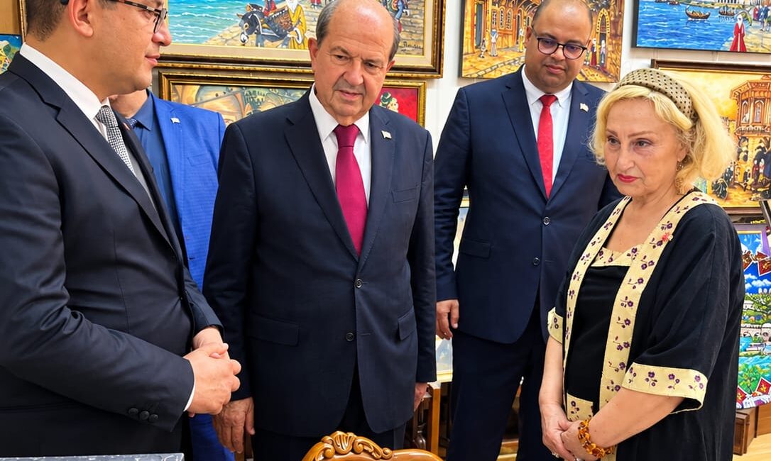 ERSİN TATAR, NAZAN KUNDAK’IN ATÖLYESİNİ ZİYARET ETTİ